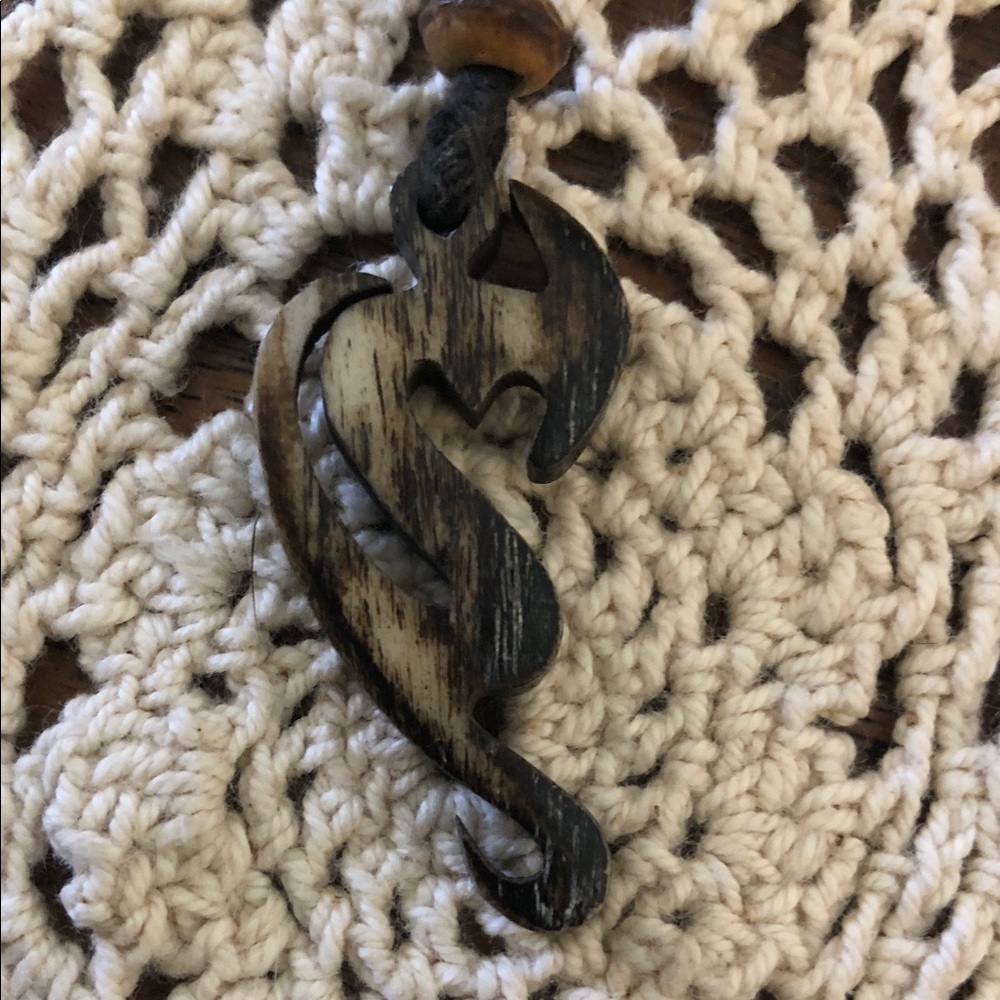 Natural Brown Wooden Reptile Habitat Pendant - Eco-Friendly Enrichment